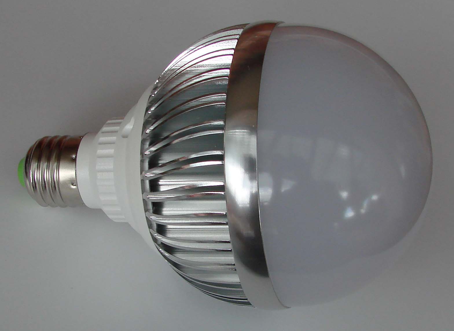 LEDCAT globe lamp